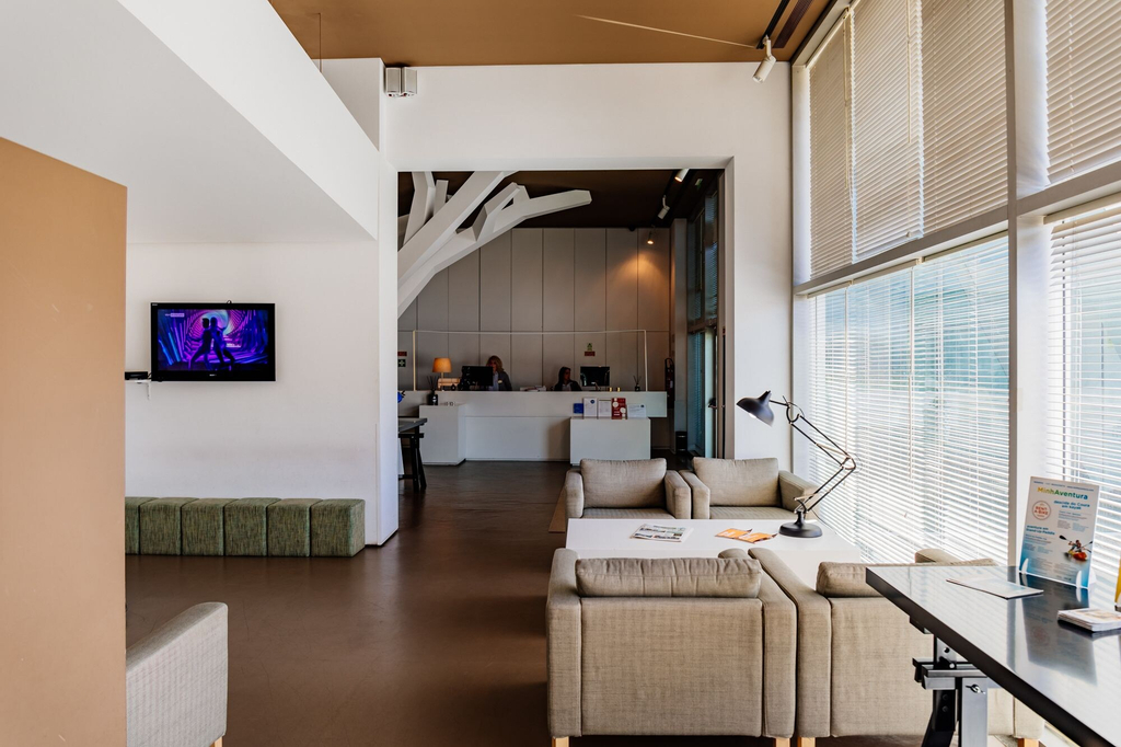 Basic Braga by Axis, Braga