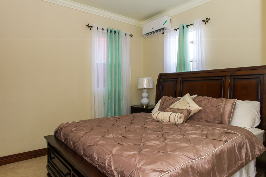 Kingston Modern Duplex Apartment,