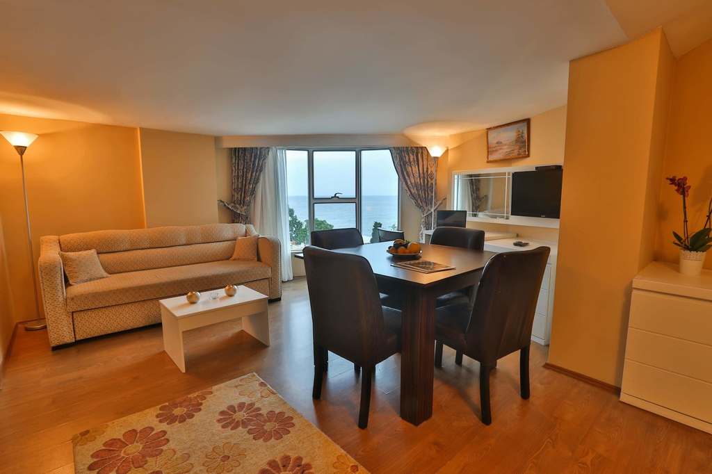 Hotel Arsen, Arsin