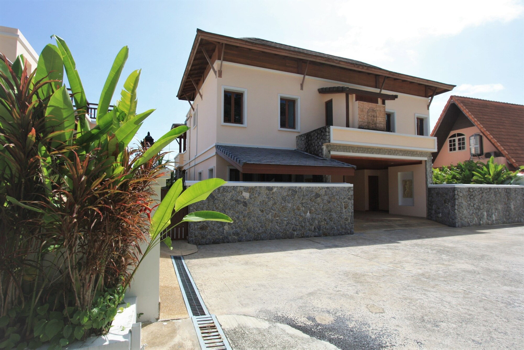 Surin Sabai, Pulau Phuket