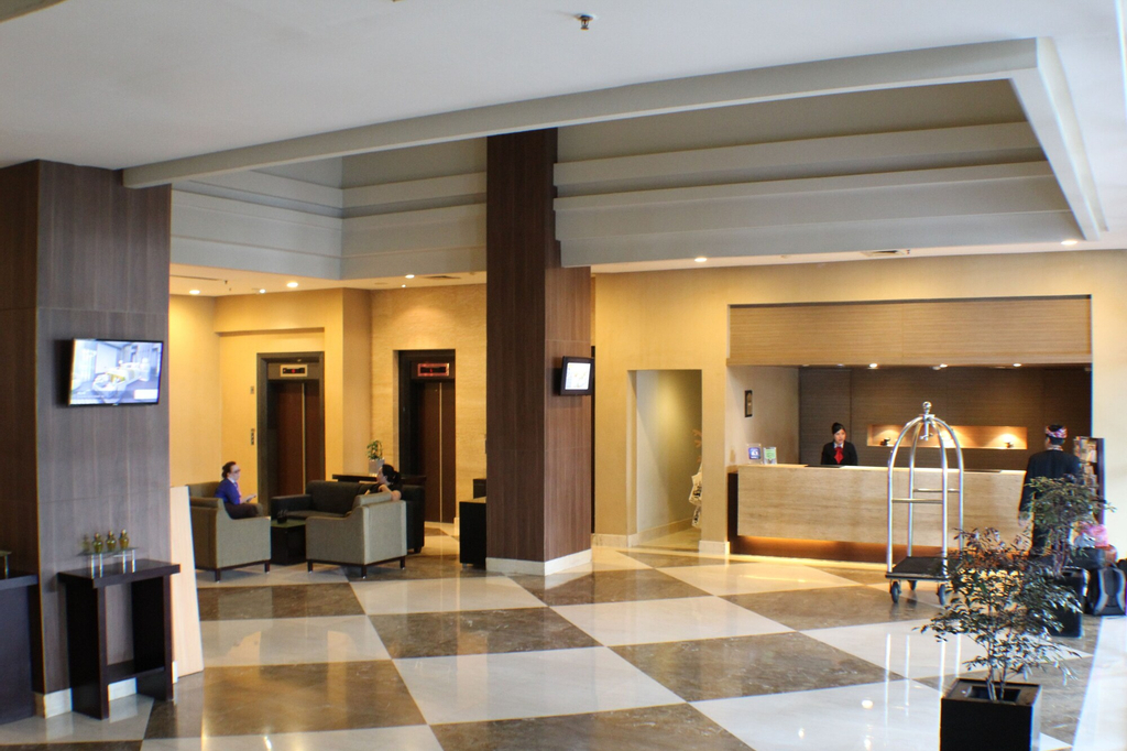 Hotel Santika Pandegiling Surabaya, Surabaya
