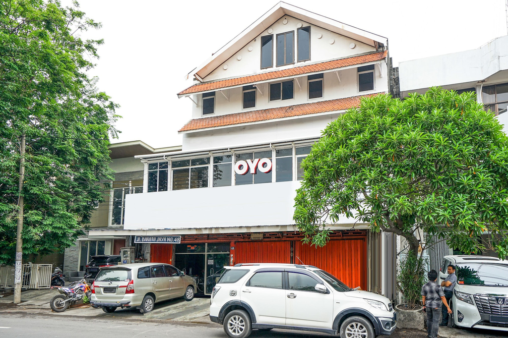 OYO 164 Ang'S Residence, Surabaya
