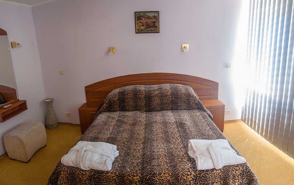 Hotel Mir, Kharkivs'ka