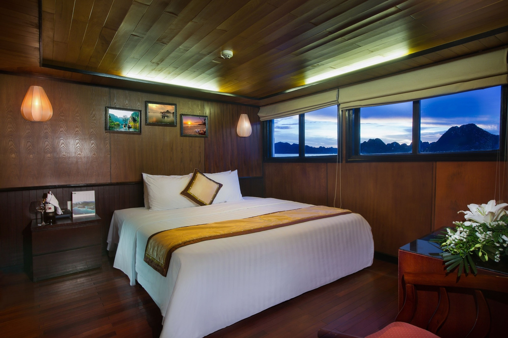 Syrena Cruises, Hạ Long