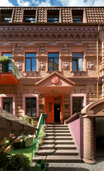 Hotel 19, Kharkivs'ka