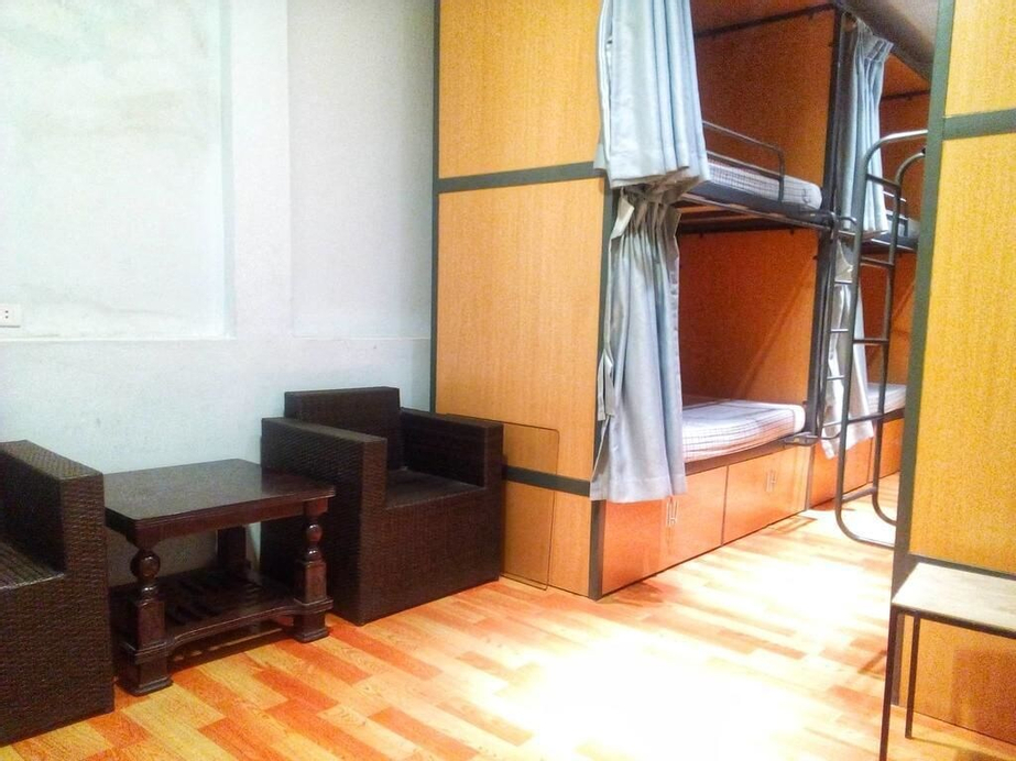 Golden Snake Hostel, Hoàn Kiếm