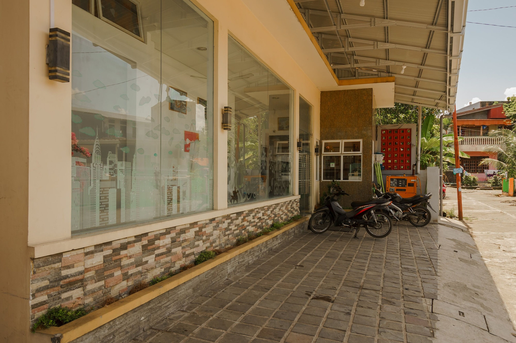 RedDoorz near Jembatan Siti Nurbaya Padang, Padang