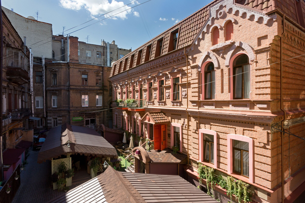 Hotel 19, Kharkivs'ka