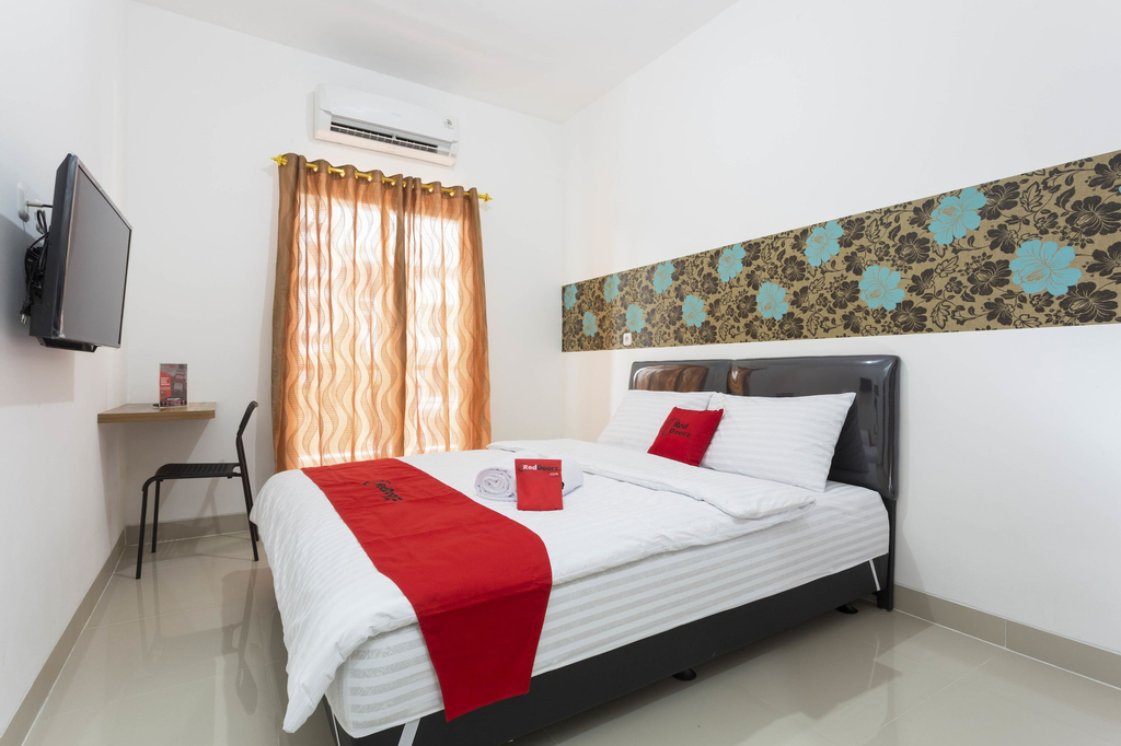 RedDoorz Plus @ Boulevard Residence BSD, South Tangerang