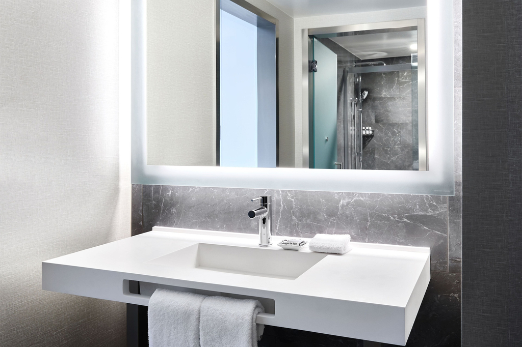 Bathroom 18