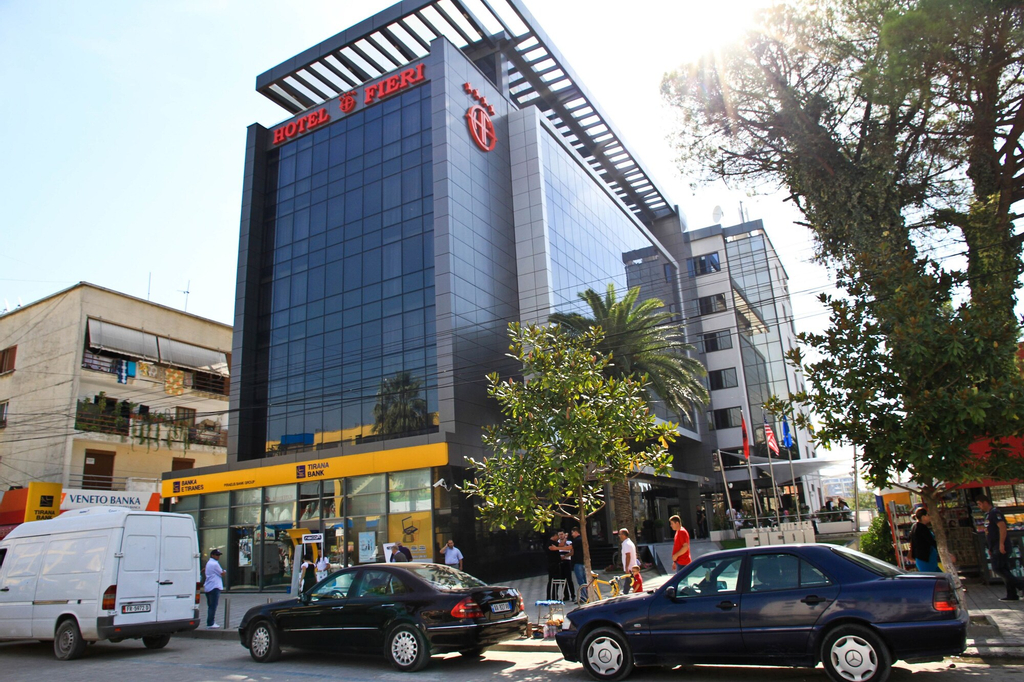 Hotel Fieri, Fierit