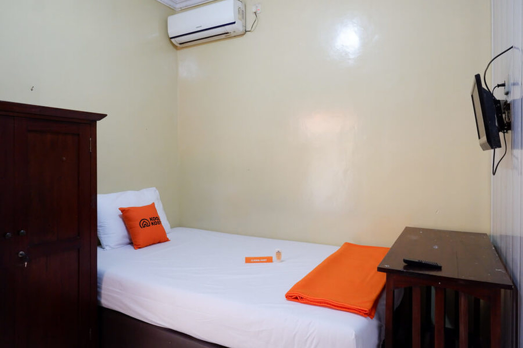 KoolKost near Gladak Slamet Riyadi Solo (Minimum Stay 6 Nights), Solo