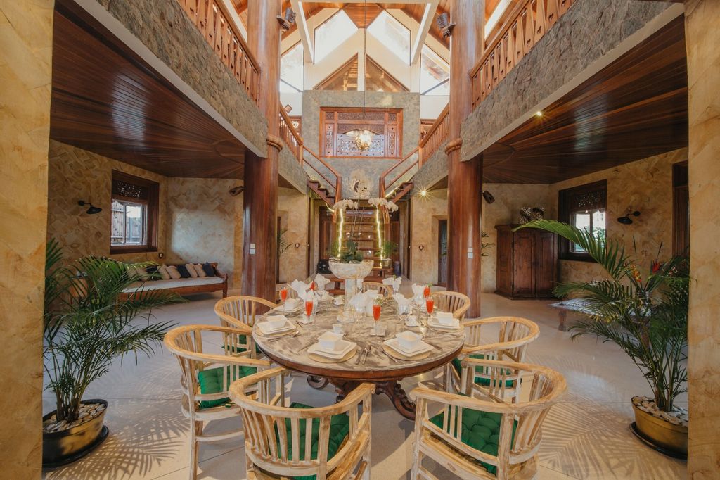 Massive Villa Brawa in Canggu, Badung