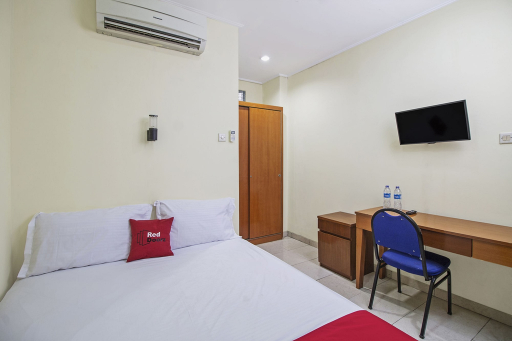 RedDoorz Plus near Ciputra World Kuningan 2, Jakarta Selatan