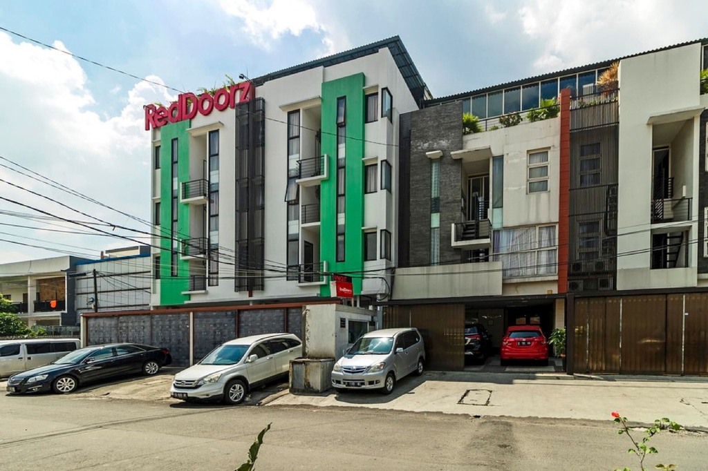 RedDoorz Plus near Plaza Indonesia, Central Jakarta