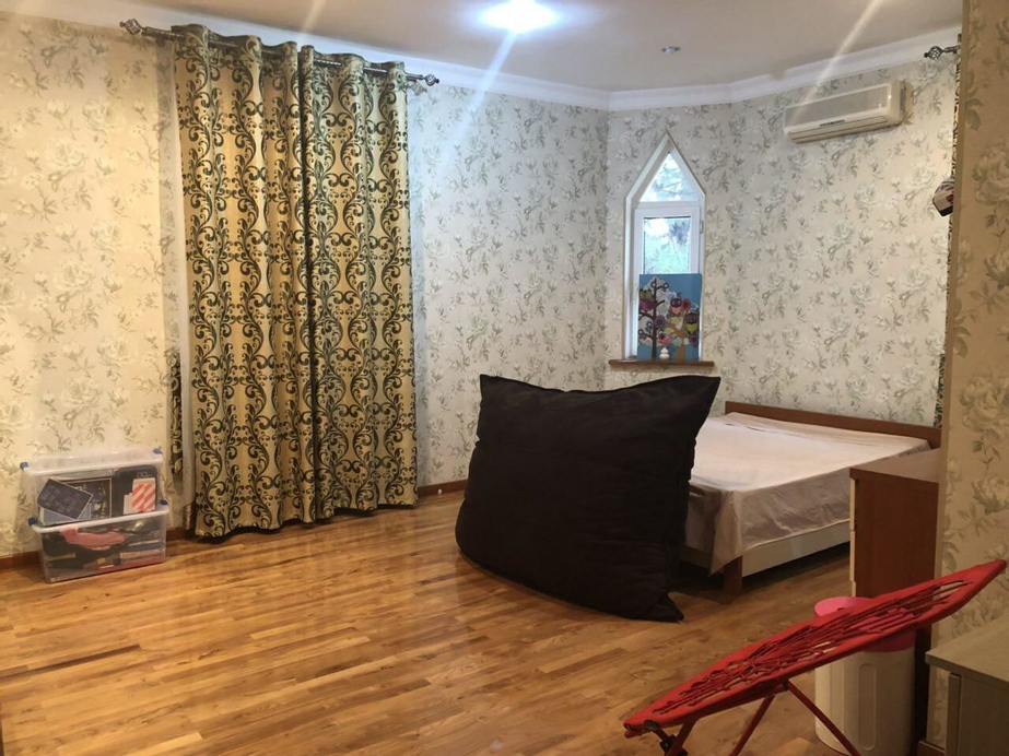 Gonzo Crib, Tashkent City
