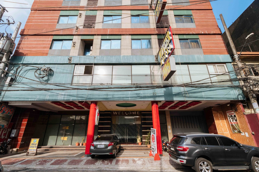 RedDoorz near Araneta Center Quezon City, Quezon City