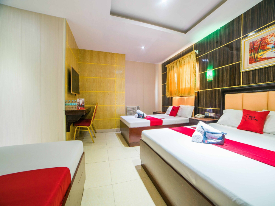RedDoorz near Araneta Center Quezon City, Quezon City