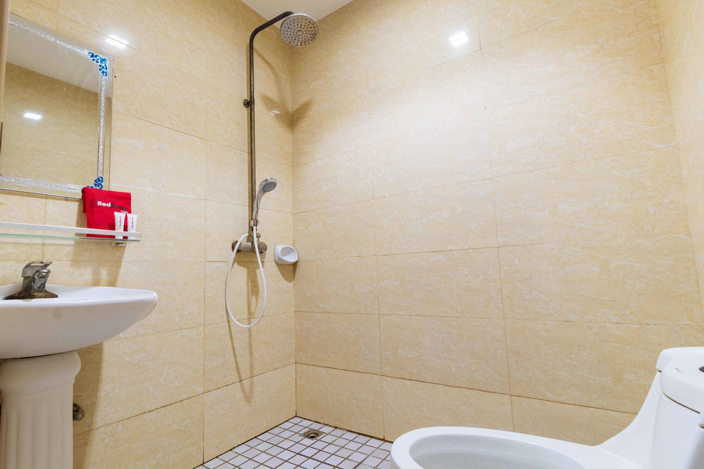 RedDoorz near Araneta Center Quezon City, Quezon City