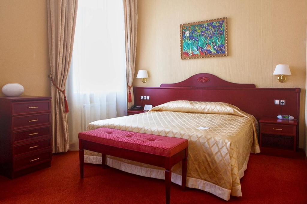 Aurora Premier Hotel, Kharkivs'ka