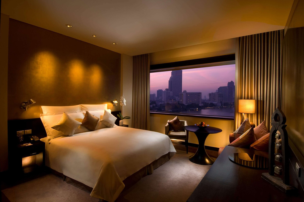 Millennium Hilton Bangkok, Khlong San