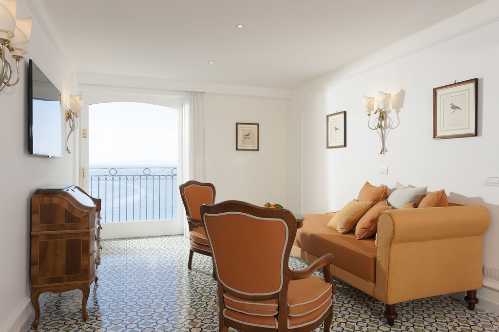 Grand Hotel Ambasciatori, Napoli