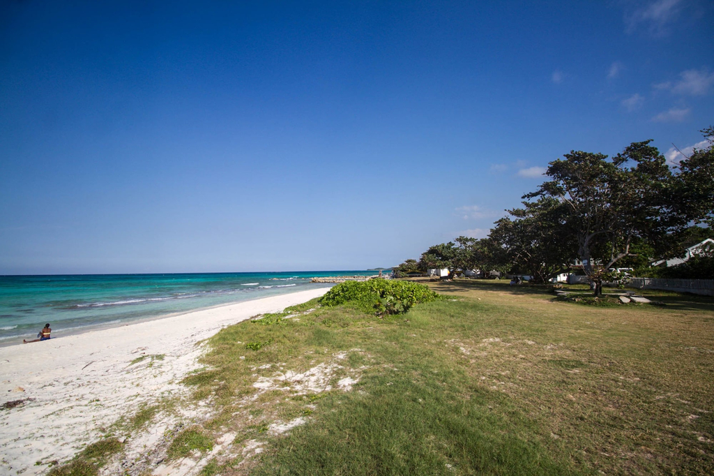 YELLOW CANARY BEACH VILLA,
