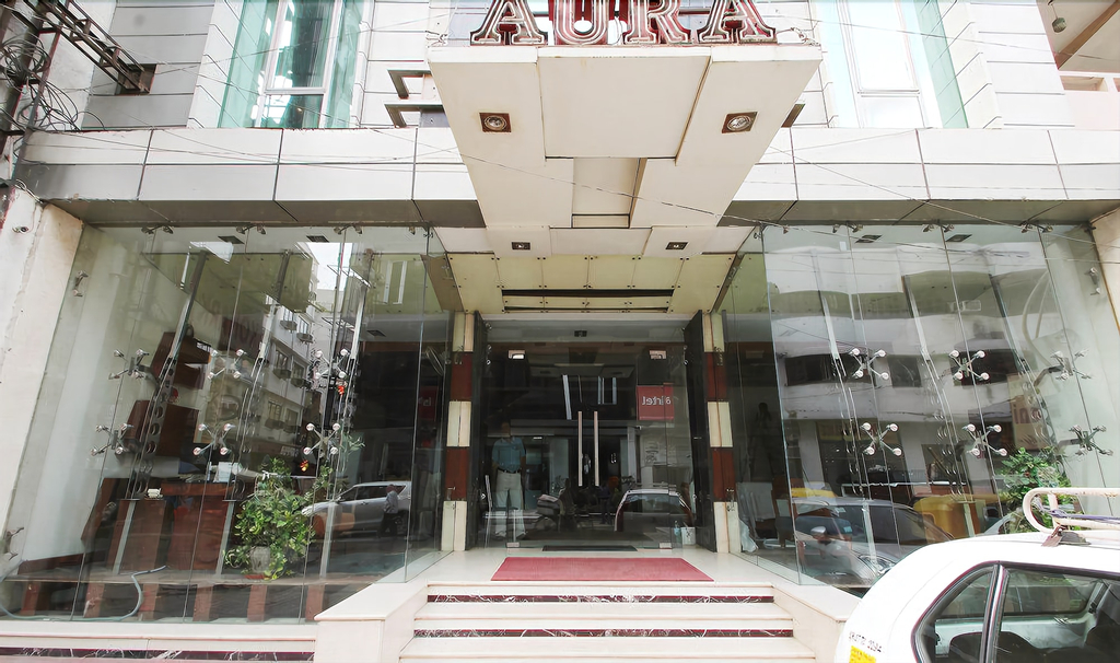 Hotel Aura, West