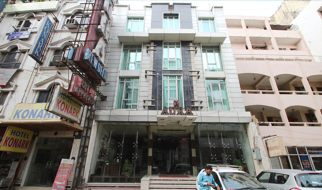 Hotel Aura, West