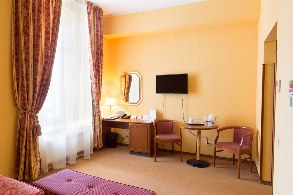 Aurora Premier Hotel, Kharkivs'ka