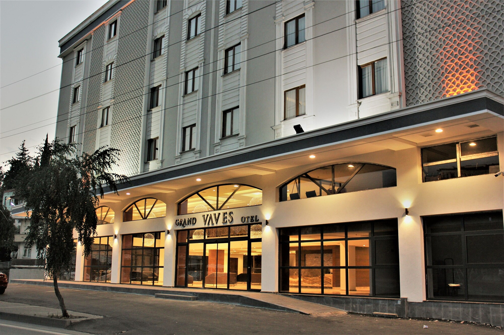 Grand Vaves Otel, Merkez
