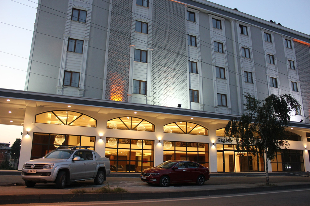 Grand Vaves Otel, Merkez