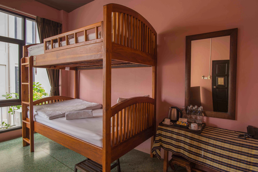 Feung Nakorn Balcony Rooms and Cafe, Phra Nakhon