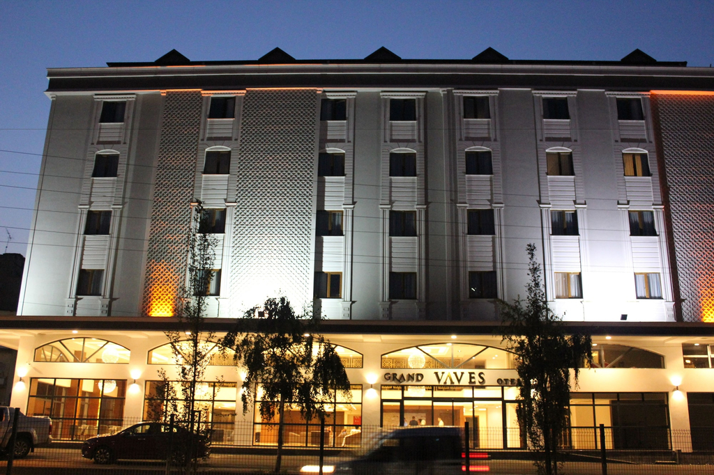 Grand Vaves Otel, Merkez