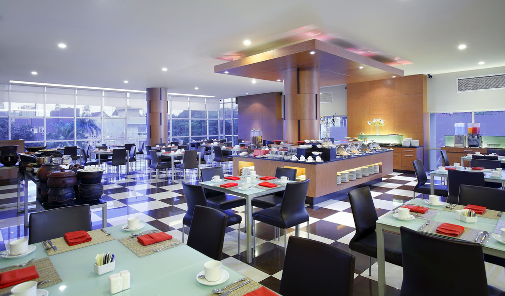 Hotel Santika Makassar, Makassar