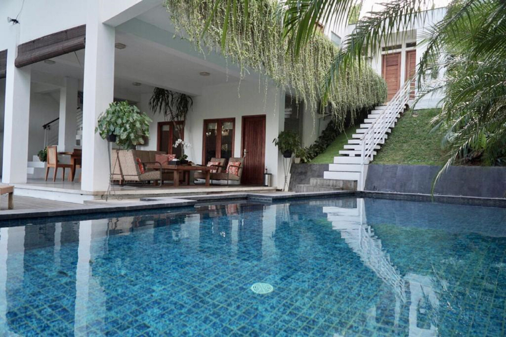 Villa Brata by WizZeLa, Badung