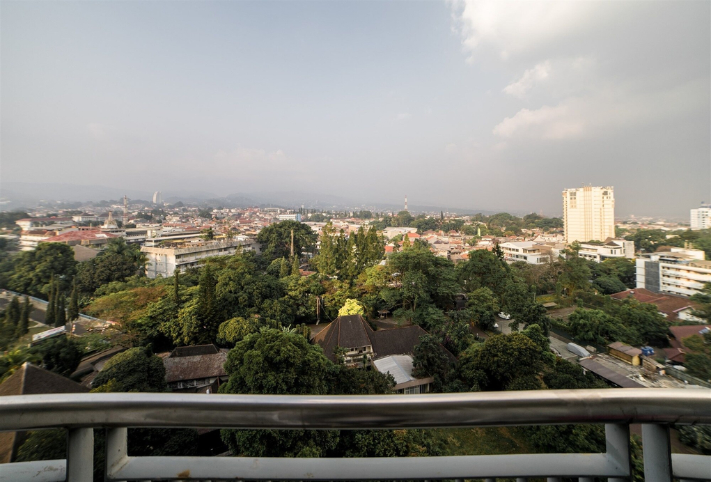 Mountain View Studio @ Dago Suites Apartment with Balcony, Bandung