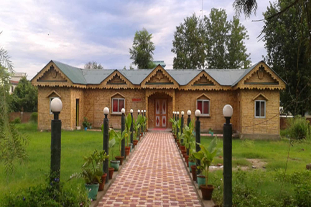 The Rubus Hotel, Seti