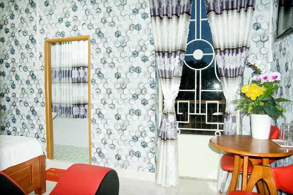Trinh Ngoc Hotel, Tân Bình