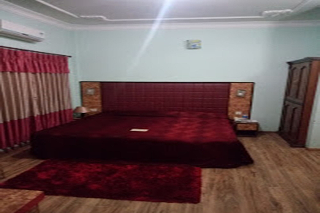 The Rubus Hotel, Seti