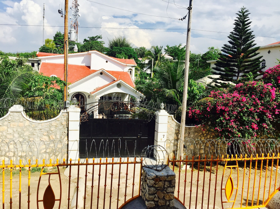 Luxury Mountain Guest House, Port-au-Prince