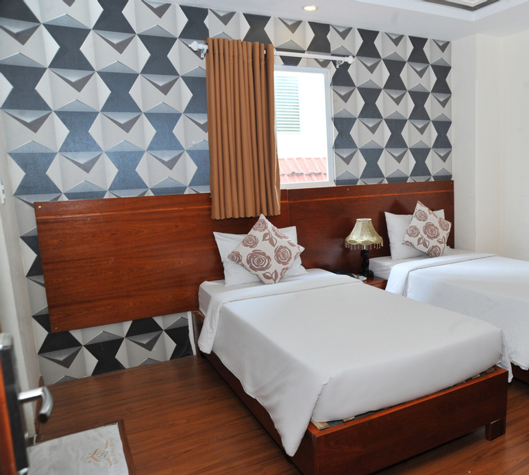 Queen Central Hotel, Quận 1