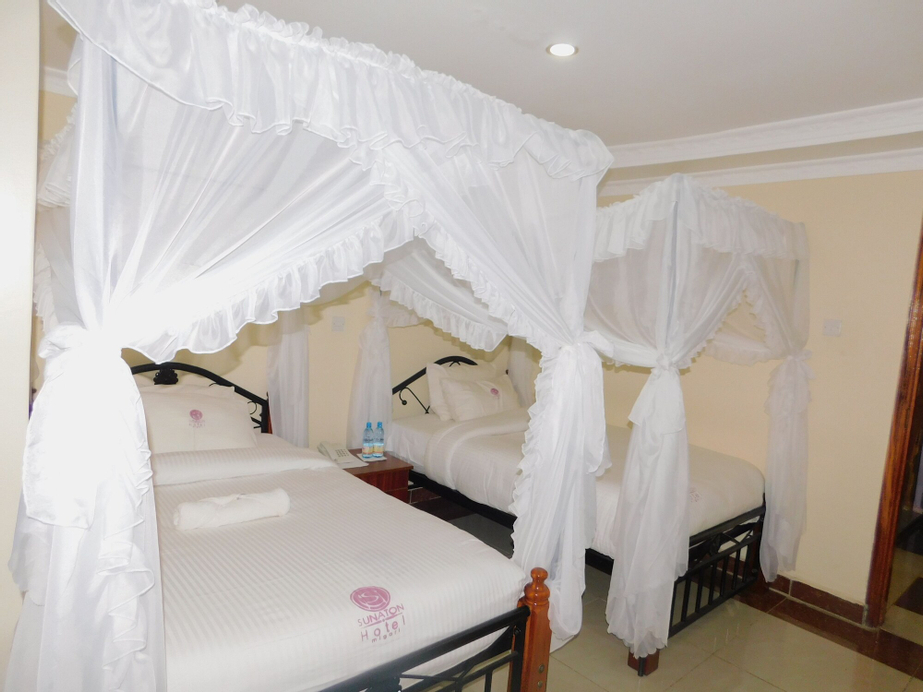 Sunaton Hotel, Suna East