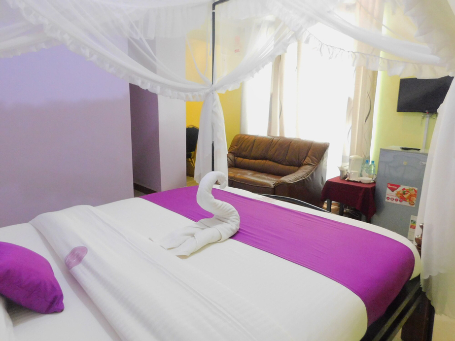 Sunaton Hotel, Suna East