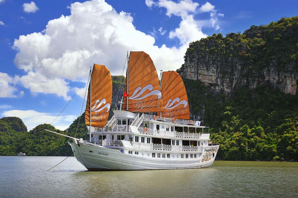 Paradise Peak Cruise, Hạ Long