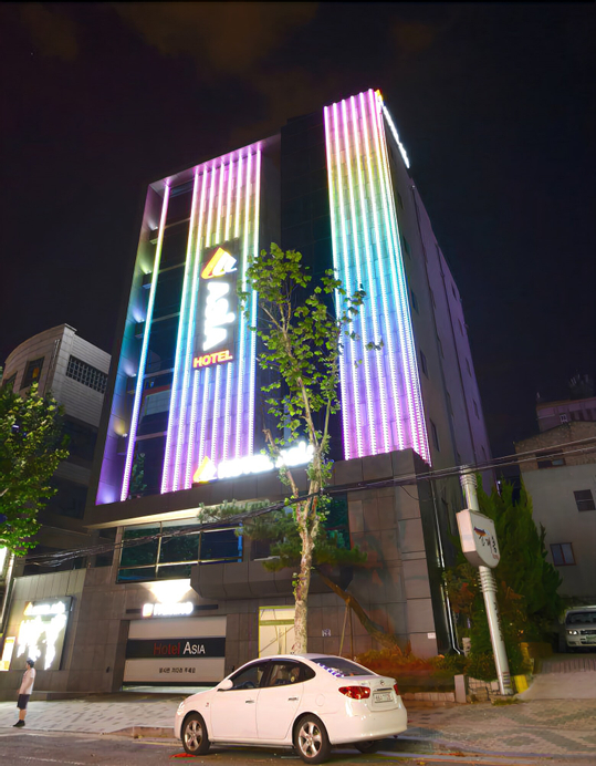 Hotel Asia, Buk