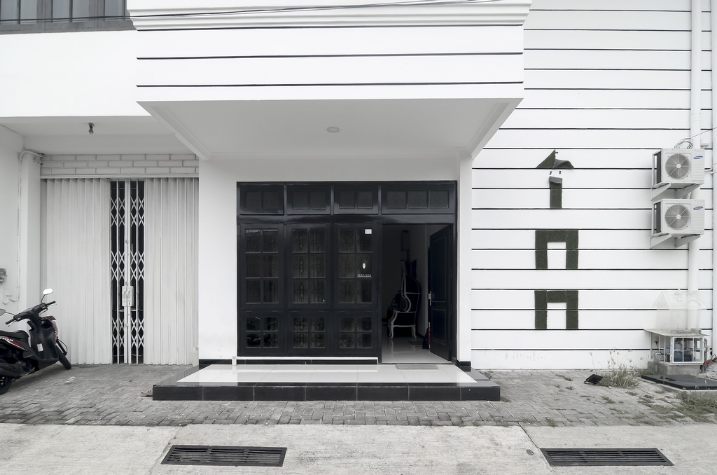 RedDoorz near Poncol Station, Semarang