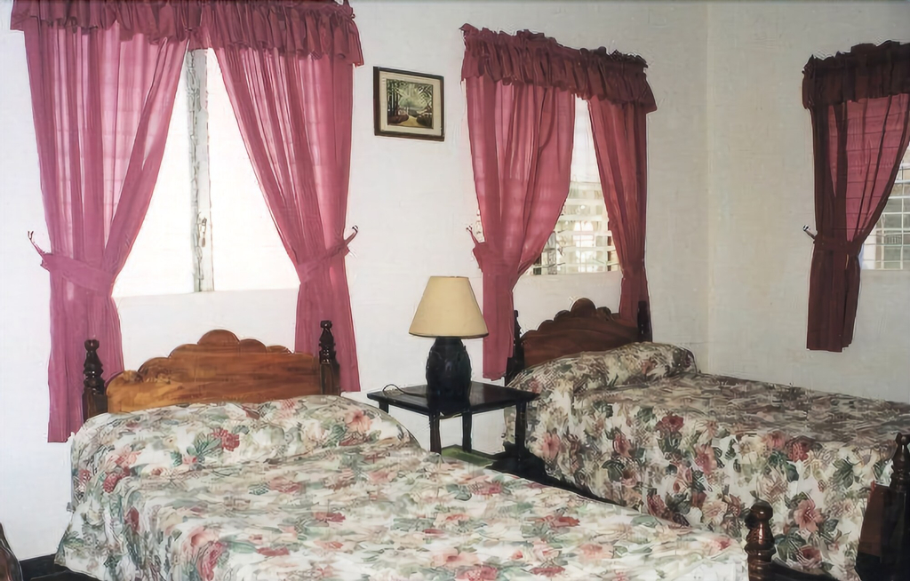 Brazaville Beach Resort, Hinoba-An