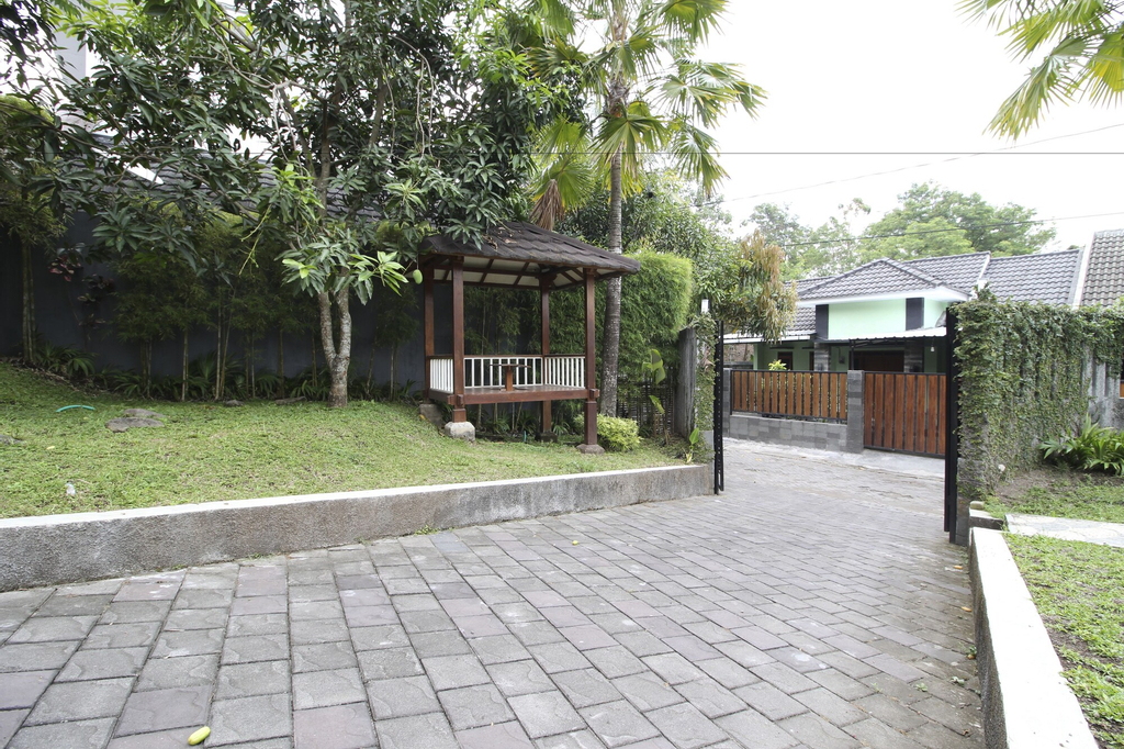 RedDoorz Plus @ Palagan 2, Yogyakarta