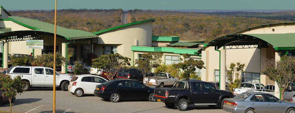 Cut Hotel, Makonde